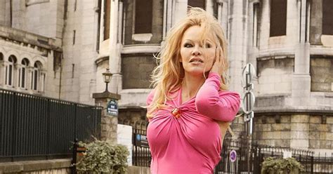Pamela Anderson Espectacular Como Modelo A Los 55 Años