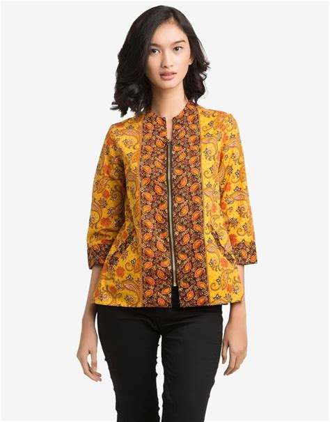 70 model baju batik atasan wanita terbaru 2020 lengan panjang pendek modern oleh admin diposting pada 19082020 aneka model dan desain baju batik wanita remaja sampai dengan orang dewasa modern lengan panjang dan pendek bisa anda pilih menjadi atasan terbaik dalam memadukan rok. Konsep 16 Model Baju Batik Guru Wanita Atasan 2020 Motif ...