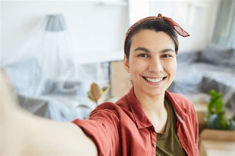 Premium Photo Portrait Of Happy Young Woman Making Selfie Portrait At