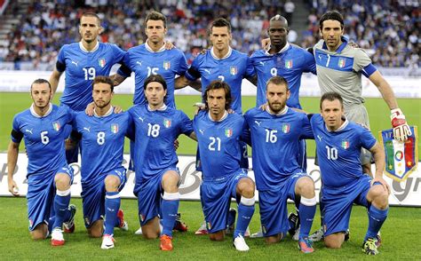 Die italienische nationalmannschaft gilt wegen des ihr anhaftenden klischees, meist sehr defensiv eingestellt zu sein, international als schwer bespielbarer gegner. Liebes Italien | prisma | echt. studentisch.