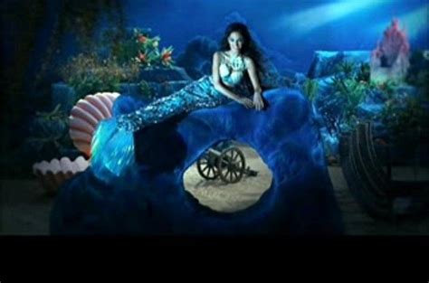 Gal Gadot As Singing Mermaid During Festigal In 2008 Gal Gadot Gal Mermaid