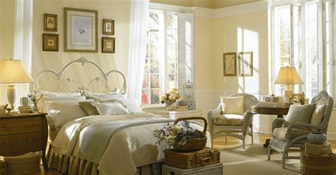 It's not easy for anybody to get out of the cozy bed and wake up early. The Perfect Yellow Paint Color for Your Bedroom
