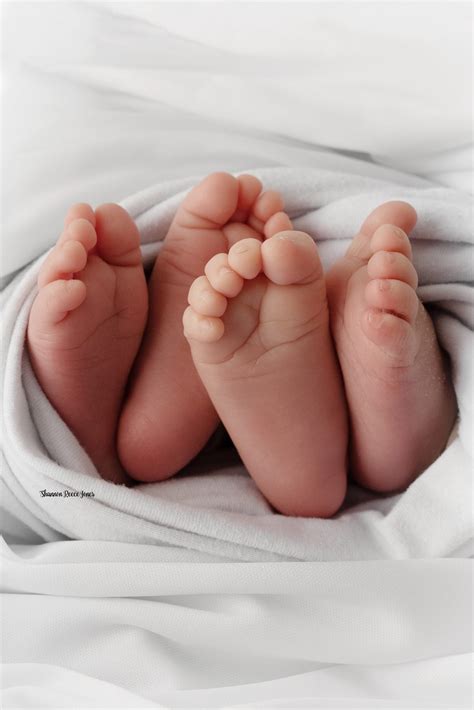 Twin Toes Houston Newborn Photographer Shannon Reece Jones
