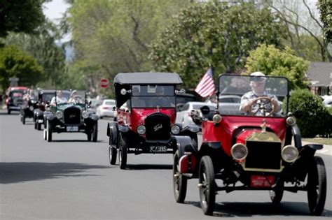 Antique / Classic Car Parade – Bainbridge Fall Festival of Leaves