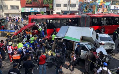 Esto Se Sabe Del Accidente Entre 7 Autos Y Un Metrobús En Insurgentes Videos Y Fotos