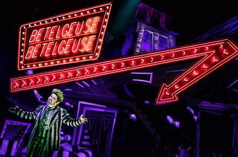 Broadway superstar alex brightman discusses the crazy voice he uses in beetlejuice the musical and the unconventional way. Alex Brightman on Practicing the Beetlejuice Voice While ...