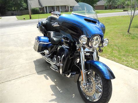 New tires on front and rear. 2014 Harley-Davidson® FLHTKSE CVO® Electra Glide® Ultra ...