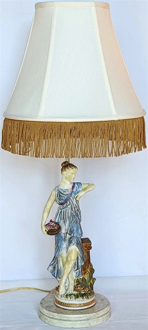 Lady Statue Lamp Lamp Shade Pro