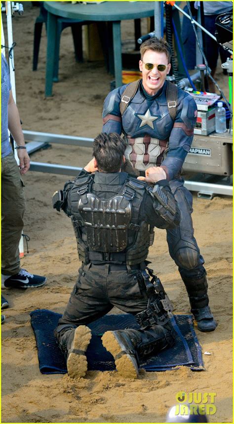Civil war continúa la historia de avengers: New "Captain America: Civil War" Pics | Know It All Joe