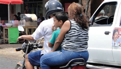 Ansv Llama La Atenci N Sobre Riesgos Del Transporte De Ni Os En Motos Agencia De Seguridad Vial