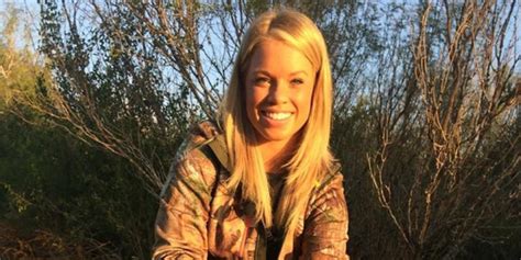 Pro Hunting Texas Cheerleader Faces Backlash For Hottest Hunter