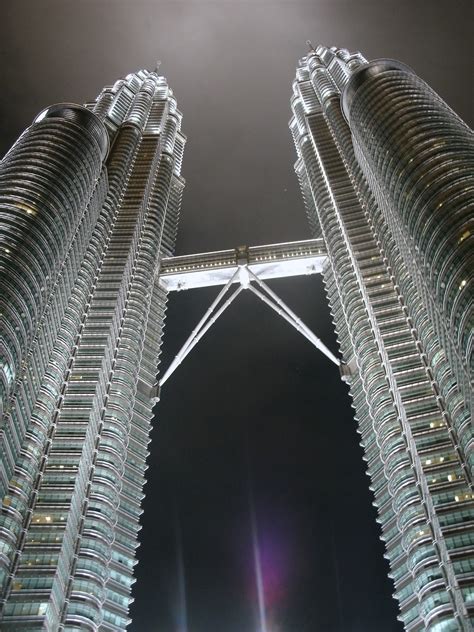 Rean Hacosta Blog: PETRONAS TWIN TOWERS-MALAYSIA