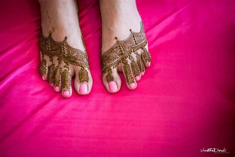 20 Minimalistic Mehndi Designs For Your Feet Wedmegood Mehndi