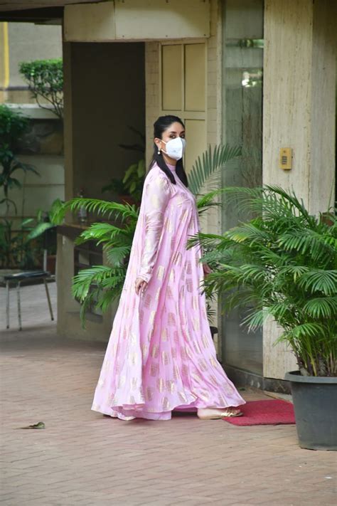 Photos Pregnant Kareena Kapoor Khan Exudes Royalty In Pink Anarkali Suit