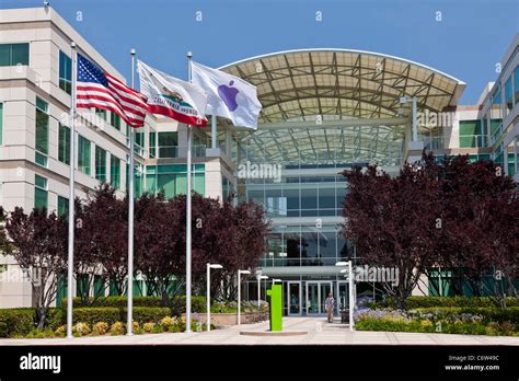 Apple Incorporateds Corporate Headquarters At 1 6 Infinite Loop