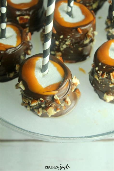 The crunchy pecans, the chewy caramel, the chocolate that melts in if you use your imagination, the pecans covered in caramel and chocolate look like little turtles. Turtle Dipped Marshmallows - Recipes Simple