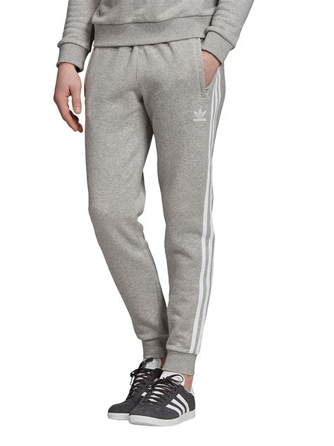Das kann sich sehen lassen und alleine aus diesem grund landet unser kandidat im projekt „adidas jogginghose heute ganz vorne. ADIDAS Jogginghose grau | XL