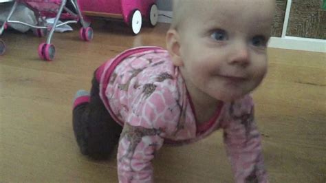 Baby Hannah Trekt De Stoute Schoenen Aan Youtube