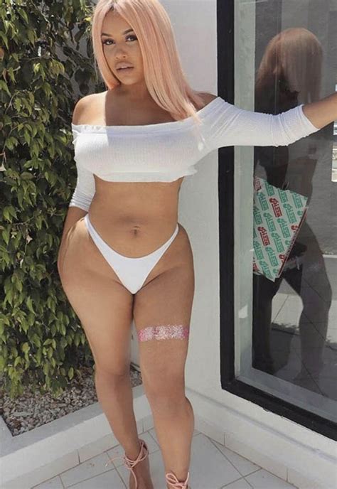 Lateysha Grace Instagram Fans Wowed By Underwear Pics Daily Star