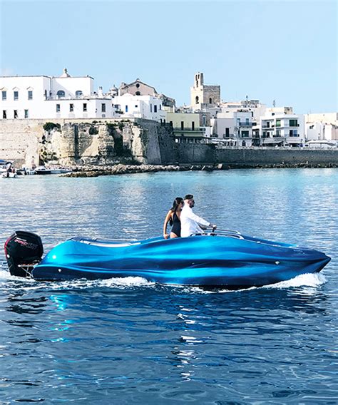 Mois Mambo 3d Printed Fiberglass Boat Debuts At Genoa Boat Show