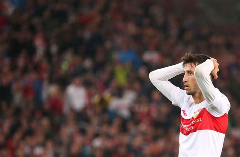 Atakan karazor (born 13 october 1996) is a german professional footballer who plays as a midfielder for vfb stuttgart. VfB Stuttgart: Atakan Karazor will die Handbremse lösen ...