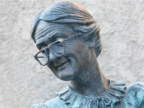 무료 이미지 여자 기념물 동상 푸른 할머니 고령자 닫다 얼굴 조각 미술 신전 머리 주름진 늙은