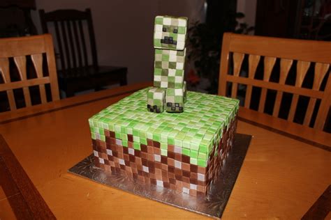 Minecraft Creeper Cake