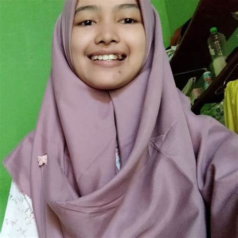 Diva Jember Jawa Timur Lulusan Islamic Boarding School Gontor For Girls Metode Saya Akan