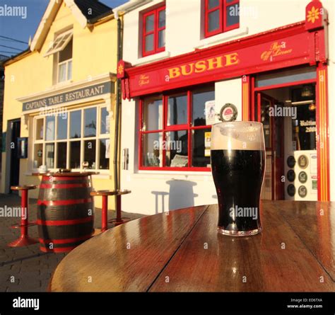 Guinness Sur Le Soleil De Table Banque De Photographies Et Dimages à Haute Résolution Alamy