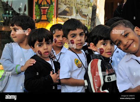Qatar Children Fotos Und Bildmaterial In Hoher Auflösung Alamy