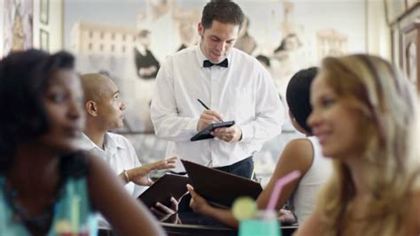 Upload, livestream, and create your own videos, all in hd. 20 Cosas que un mesero quiere que sepas antes de atenderte