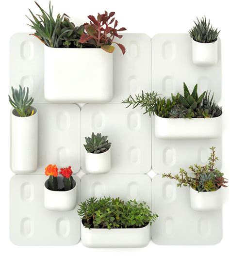 The ezgro backyard vertical garden system is the ideal choice for anyone who wants to grow more produce easier then a soil garden would yield. Modular Vertical Garden Brings Green to Urban Walls ...