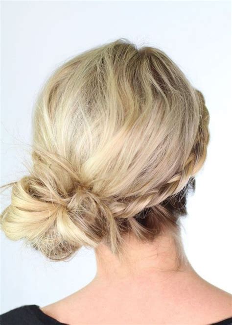 De 40 idées de coiffure de mariage pour être la plus jolies des invitées. Inspirations coiffure invité de mariage | Chignon bas ...