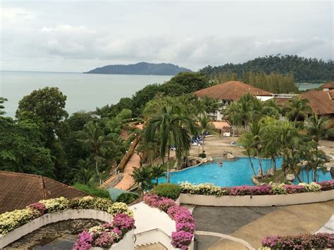 Lumut jetty and damai laut golf and country club are worth checking out if an activity is on the agenda, while those wishing to experience the area's natural beauty can explore damai laut beach and pantai teluk. RAUDHAH: SWISS GARDEN BEACH RESORT DAMAI LAUT, LUMUT PERAK