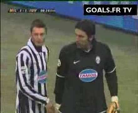 Une carrière immense à la juve. Parata di Gigi Buffon (Milan-Juve 2006) - YouTube
