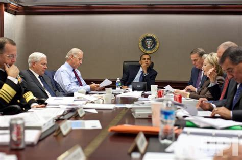 Photo Us President Obama Meets With Advisors In The Situation Room