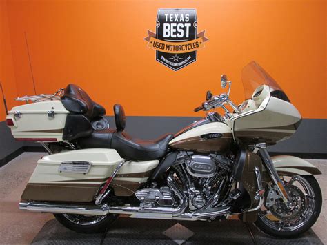 Garmin and bracket, hd clock, top box with tour pack luggage rack, king tour pack backrest pad with speakers, air cushioned seat, fairing lower. 2011 Harley-Davidson CVO Road Glide Ultra - FLTRUSE for ...