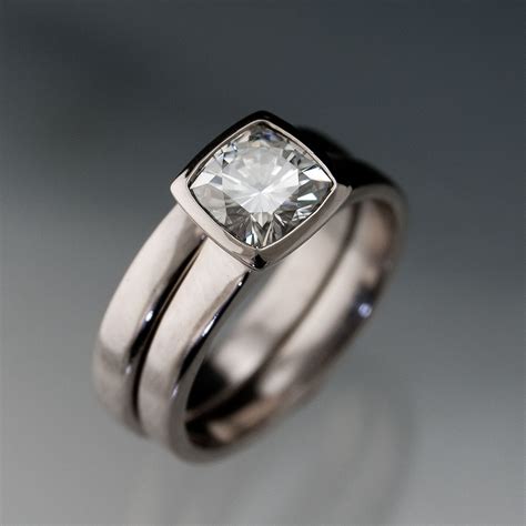 Everything you need to know about the prong setting. Get the Best Wedding Sets Rings | Unique Engagement Ring