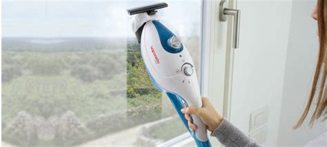 La pulizia dei vetri è fondamentale, anche per ragioni di sicurezza e non solo d'estetica. Come Pulire I Vetri: 5 Modi Per Farli Splendere E Non ...