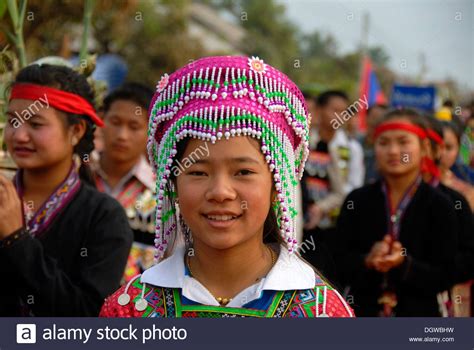 portrait-of-a-smiling-girl-of-the-hmong-ethnic-group-in-traditional