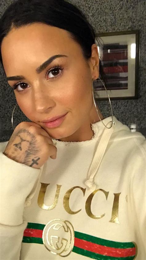 Pinterest Deborahpraha ♥️ Demi Lovato Natural Makeup Wearing Gucci
