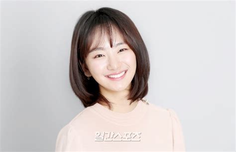 March 29, 1991 (age 28) cheonan , south chungcheong province, south korea education: 인터뷰② 원진아 "'포스트 수애'? 몸둘바 모르겠다…선배님께 ...