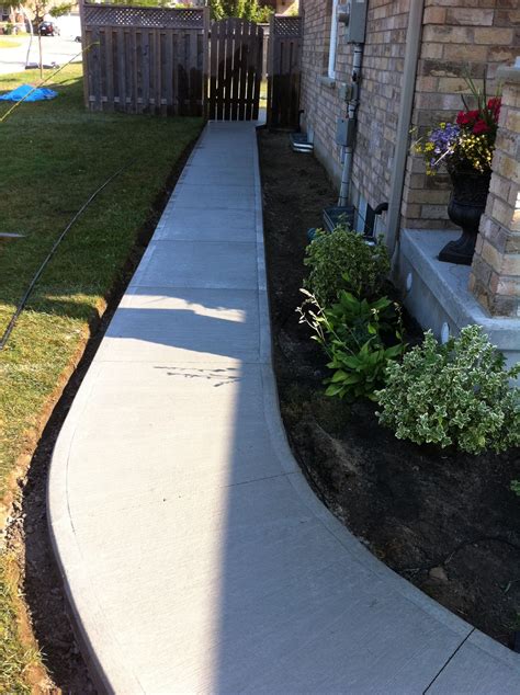 Broom Finished Concrete Sidewalk In London Ontario Concrete Walkway