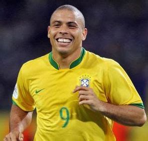 From the football super stars, it became a very common name in all portuguese speaking countries, being also prevalent in italy and spanish speaking countries. Biografia Ronaldo Il Fenomeno Luis Nazario de Lima calciatore