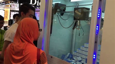 Claw machines aren't just for the arcade any more. Elegimos event - Claw machine Malaysia For Rent - YouTube