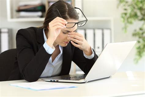 Comprehensive Guide To Preventing Headaches With Eyeglasses Eyewear Adjustments And Ergonomic