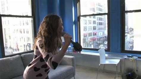 Nicole Westbrook Performs Its Thanksgiving Mashable Video