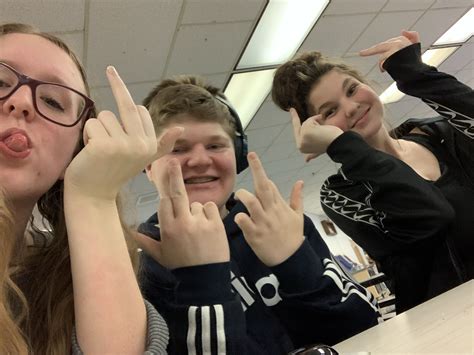 Pin by Tokyo‼️😈 on Gang | Peace gesture, Gang, Peace