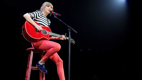 Taylor Swift Announces Next Album “red Taylors Version” Teen Vogue