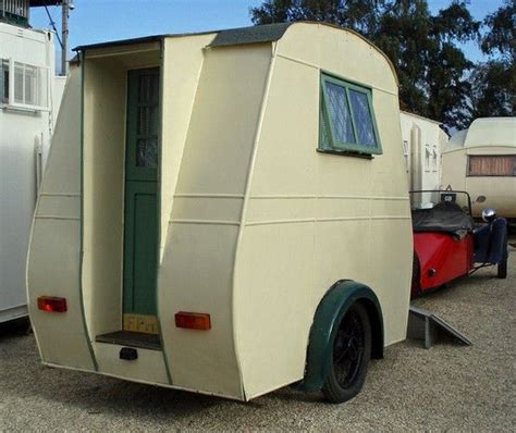 Itty Bitty Cuteness Vintage Travel Trailers Vintage Campers